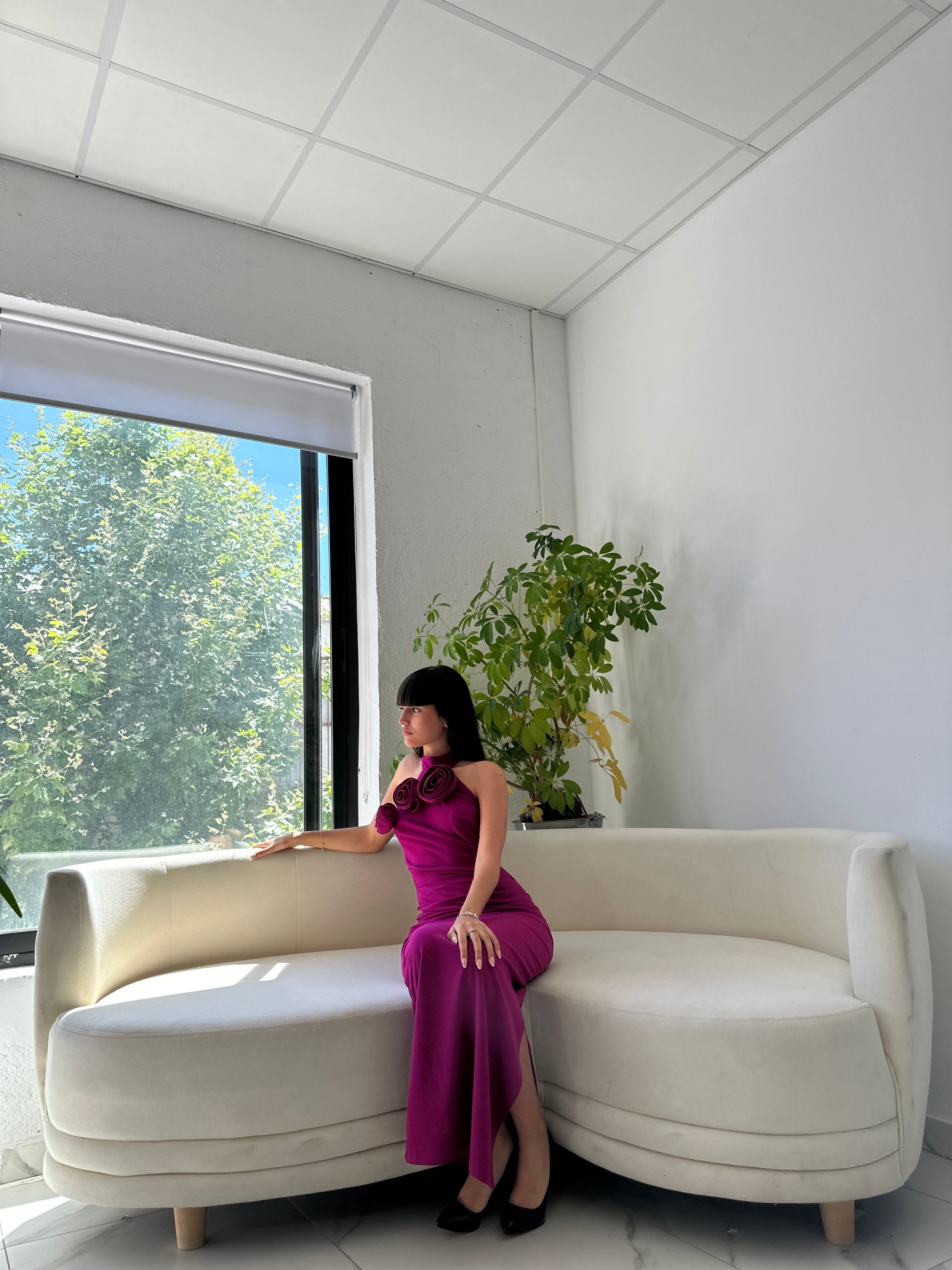 VESTIDO AMANDA - Vestido Largo Naranja con Rosas en Cuello Halter - Glamoryy