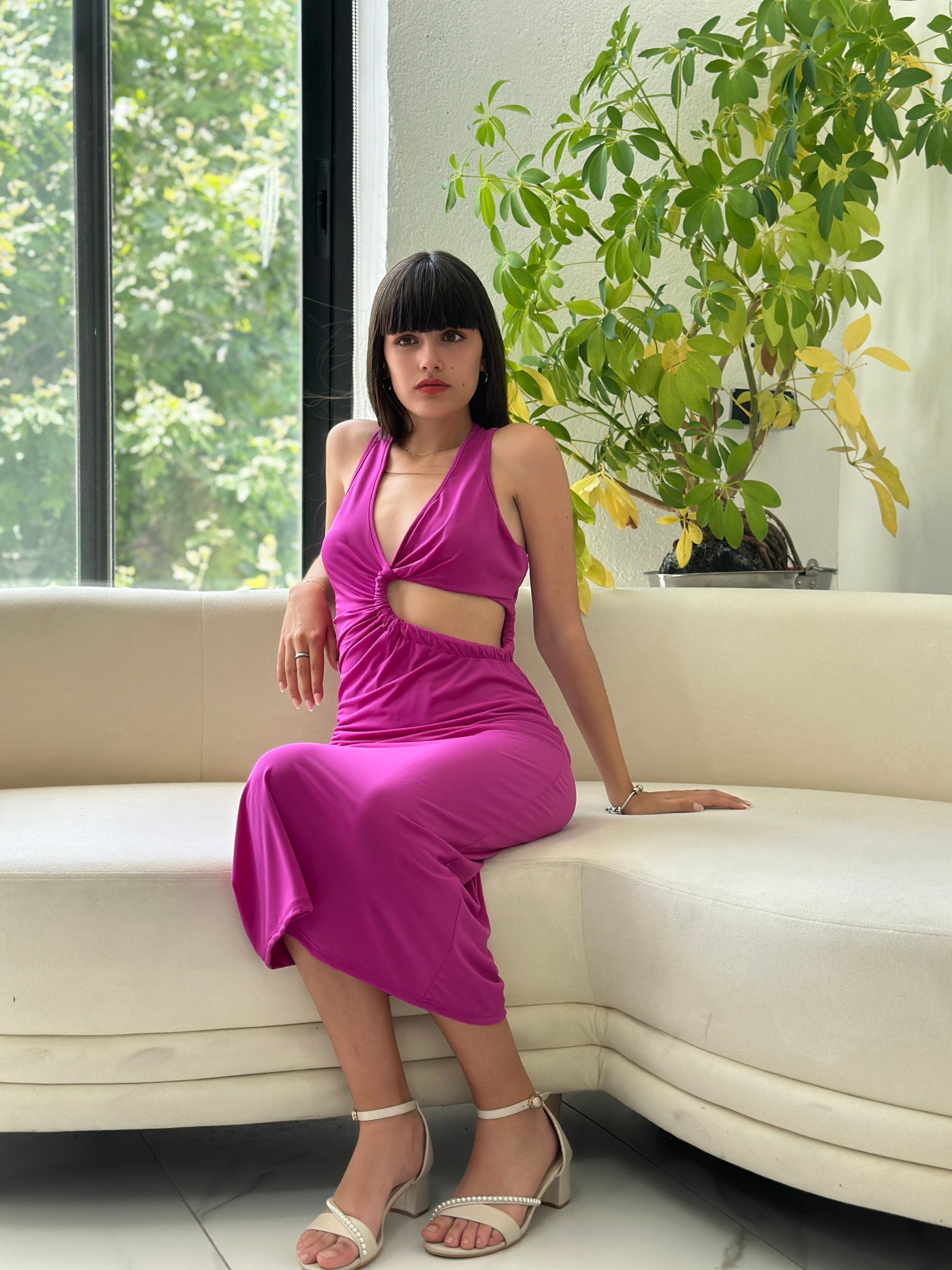 VESTIDO CON CUTOUT ELEGANTE - Glamoryy