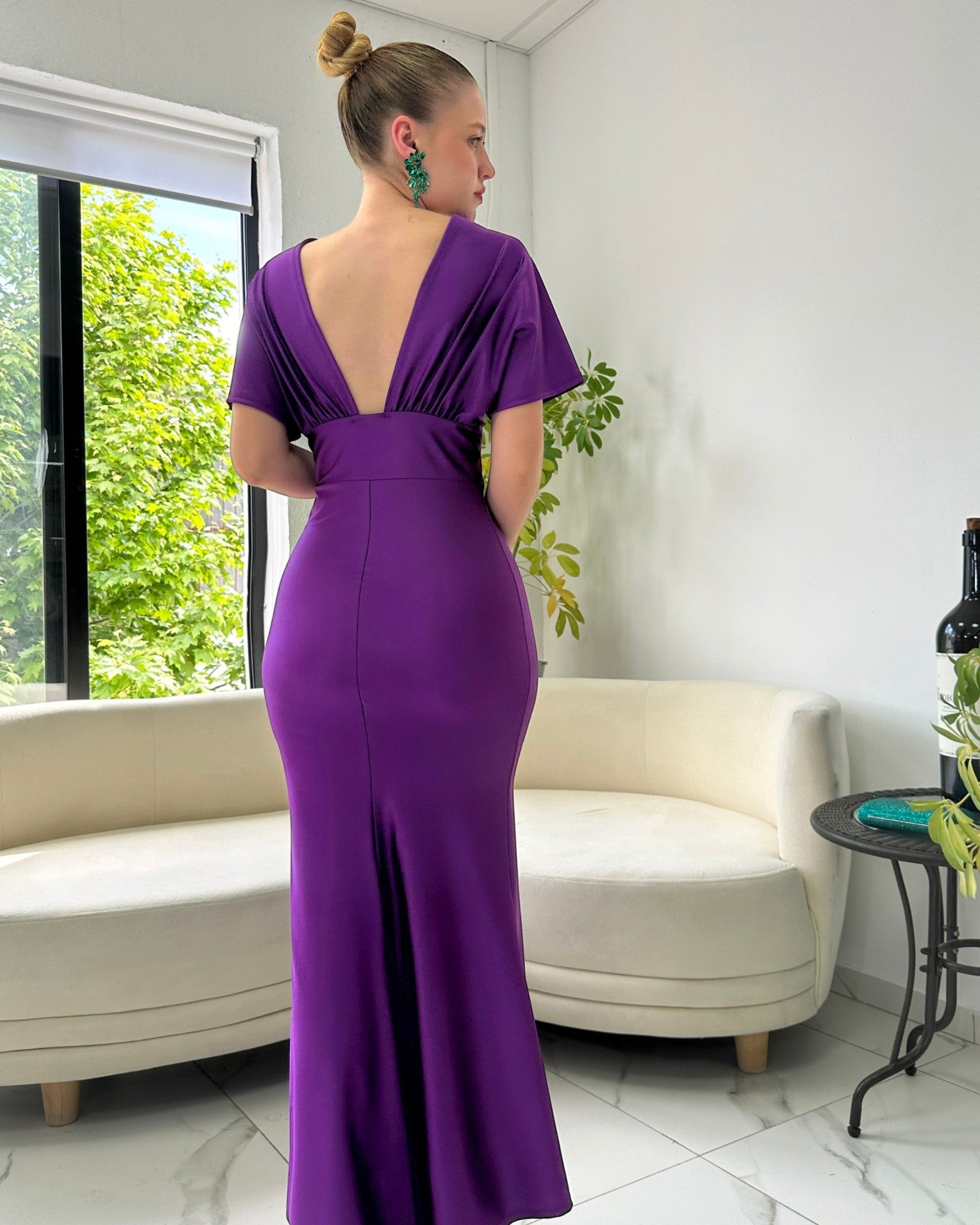 VESTIDO ESCOTE PICO - Glamoryy